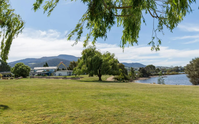 Riverfront Motel & Restaurant