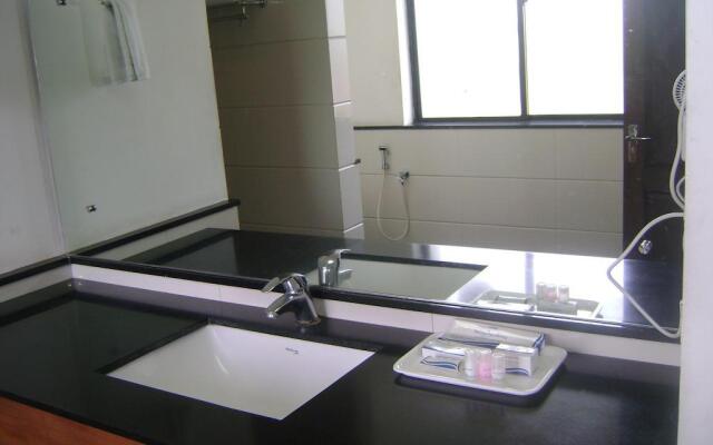 Hotel Marina Residency