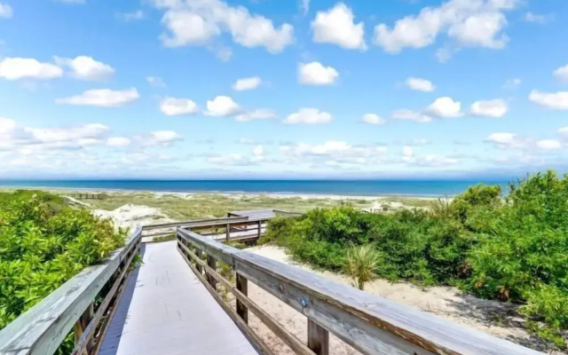 2126 Beachwood