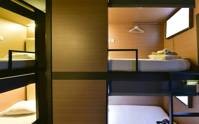 Chic Capsule Otel