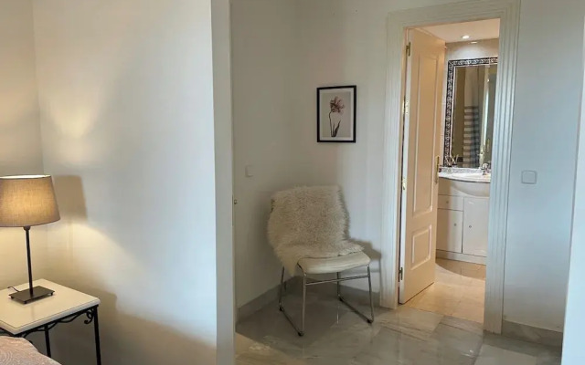 2-bed Apartment - Sea View - 10m From Puerto Banus