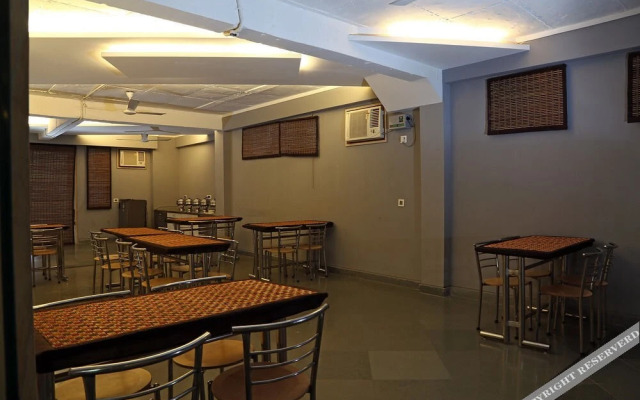 FabHotel Sai Village Sushant Lok