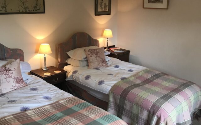 Lower Buckton Country House - Sleeps 12
