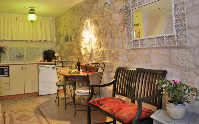 Pina Balev Inn