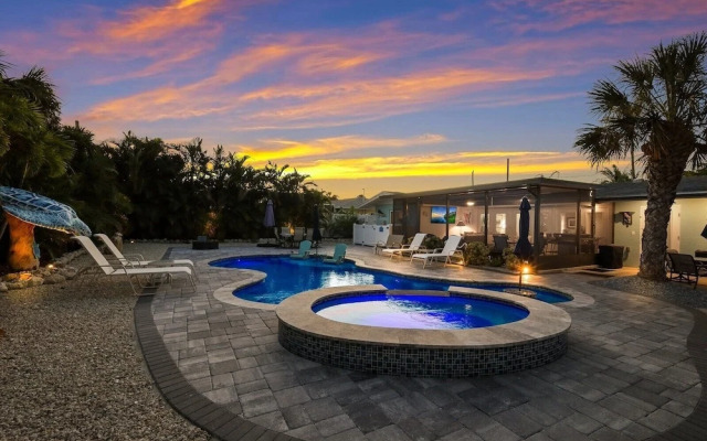 Bayside Bliss 3 Bedroom Home by RedAwning