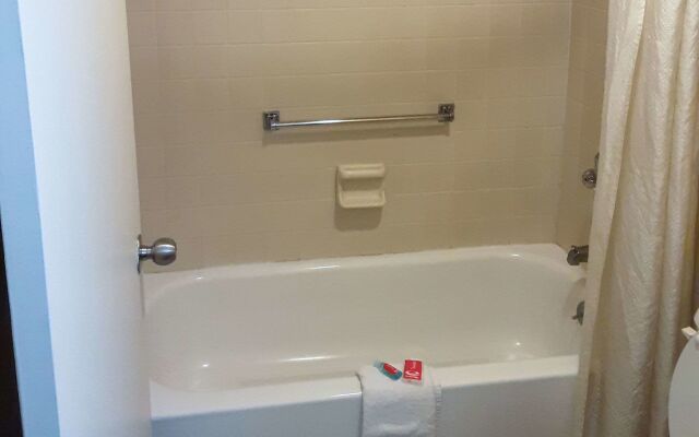 Econo Lodge Inn & Suites Griffin North