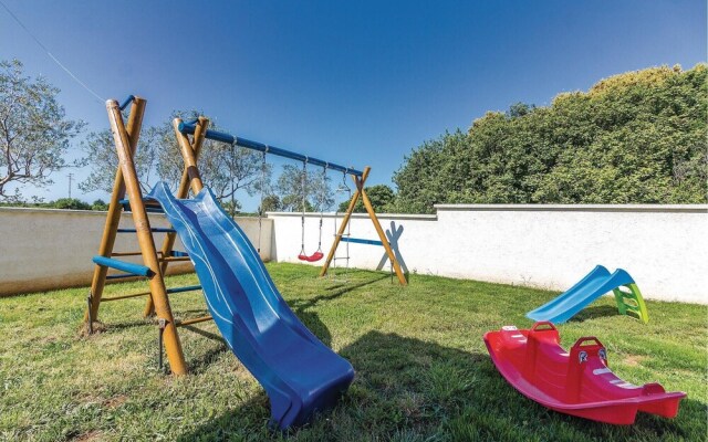 Amazing Home in Liznjan With Wifi and 3 Bedrooms