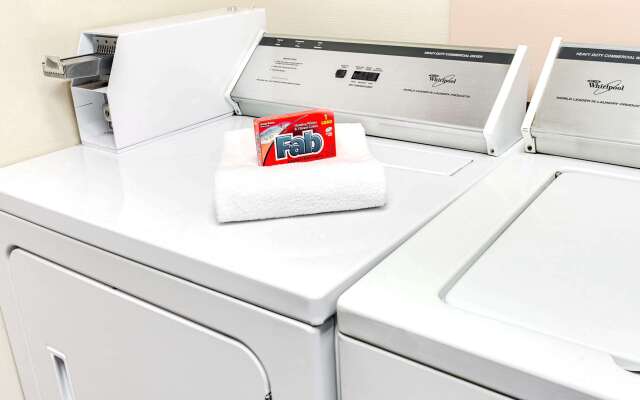 Super 8 by Wyndham Laurel