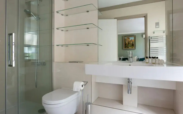 Somerset Square by Onefinestay