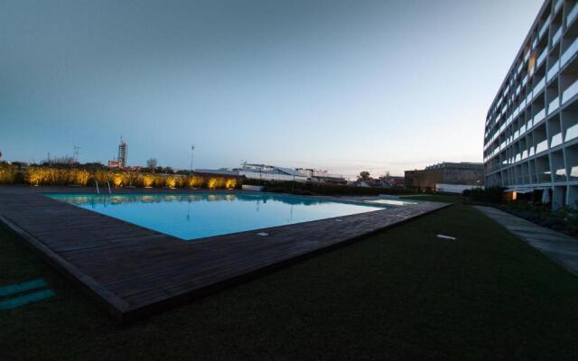 Charming Apartment with Terrace and Pool in Lisbon