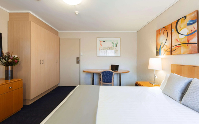 ibis Styles Canberra – Guest Rooms – Narrabundah