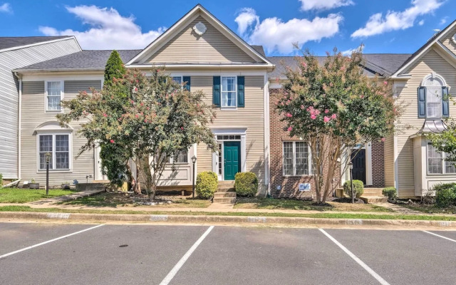 Pond-view Deck + Pool Table: Woodbridge Haven!