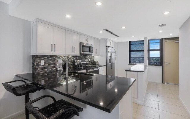 Beachfront Condo With Pool and Balcony Facing Beach