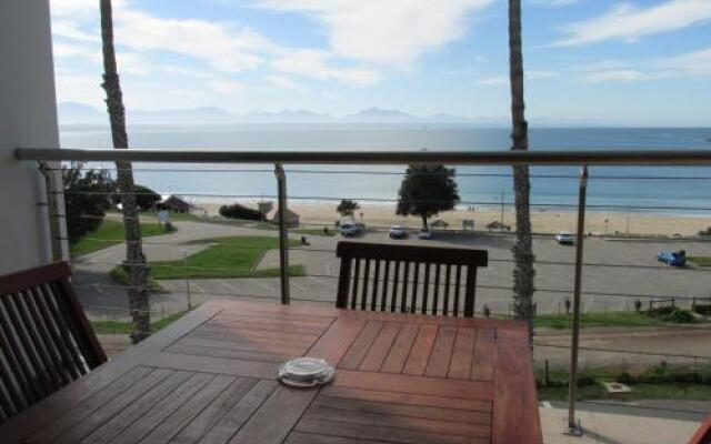 Point Village Accommodation - Santos 41