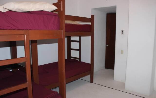 4BR APT IN Paseo DE LA Playa 35, Acapulco Diamante