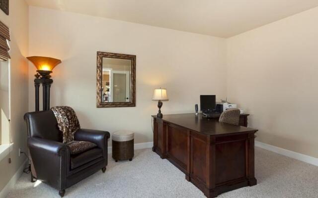 The Hillcrest Hideaway