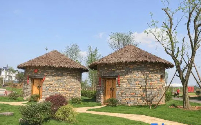 Golden Holiday Hotel – Outside – Jingmen