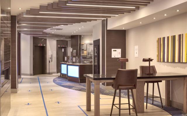 Holiday Inn Express Vancouver-Metrotown (Burnaby), an IHG Hotel