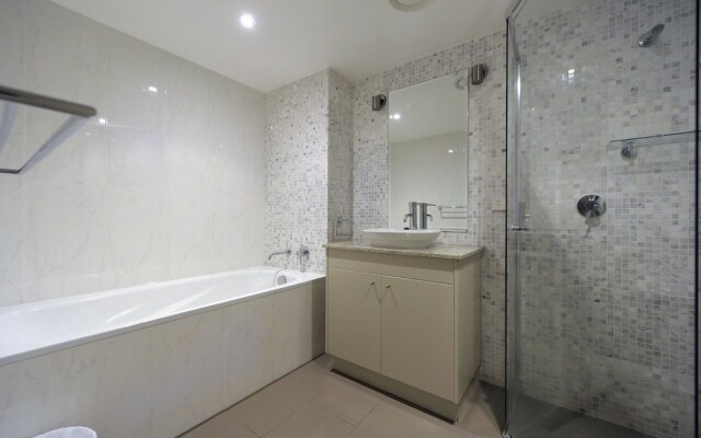 Oasis, Unit 9/5 Laman Street