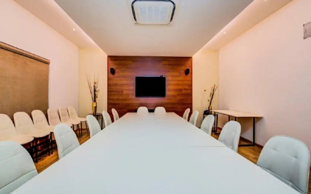 Arunaa Inn Airport Hotel, Chennai