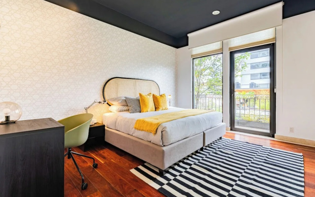 NEW Perfect Location with Free Parking