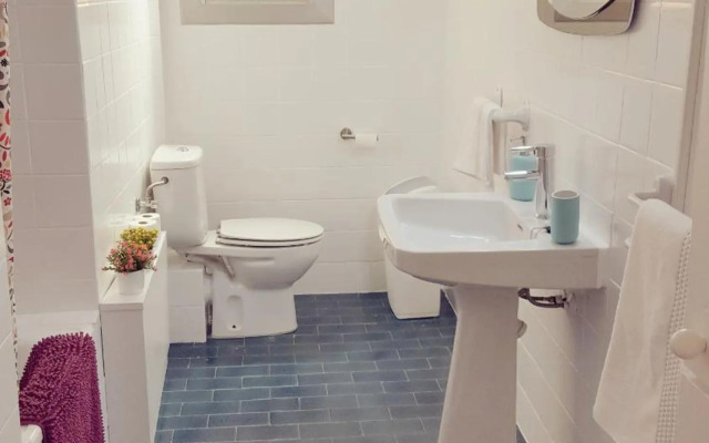 Central Apartment in Valencia with WIFI + Parking.