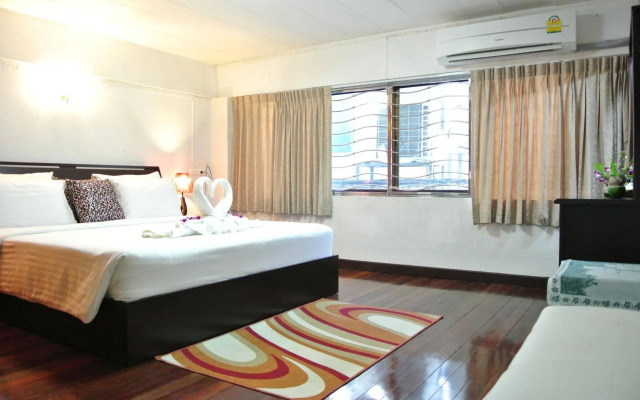 Karon Sunshine Guesthouse & Bar