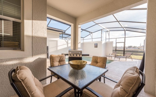 Luxury house in Storey Lake