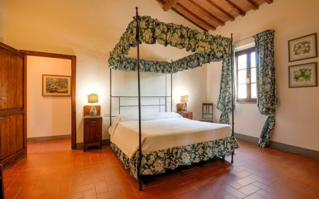 Luxurious Farmhouse in Capannoli With Pool