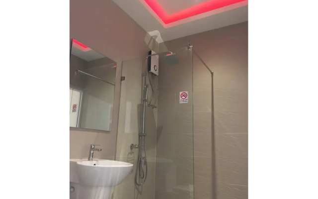 Picasso Hotel 24 Inn