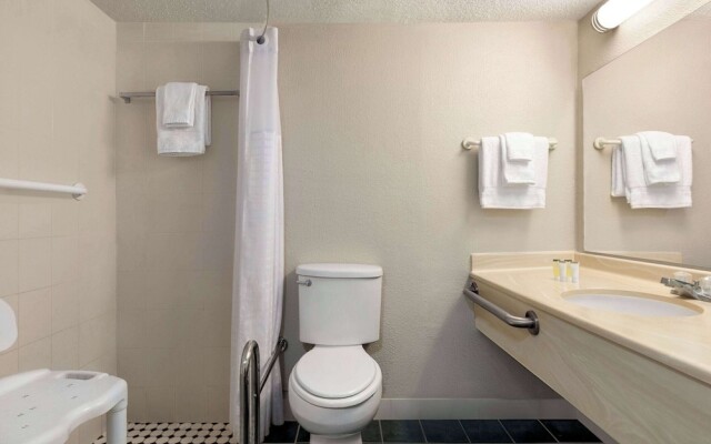 Days Inn Myrtle Beach-Beach Front