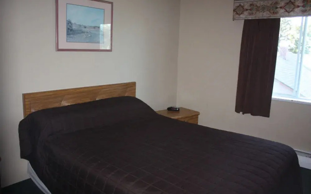 Outpost Motel & Kitchenette Suites