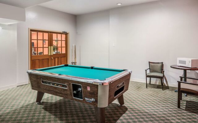 Motel 6 Henderson, TX