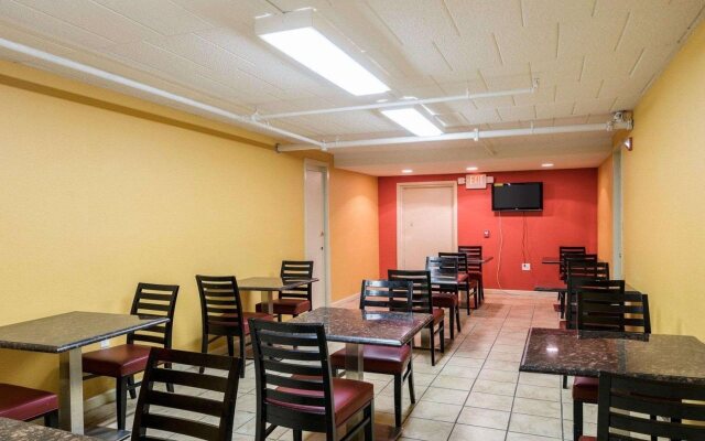 Rodeway Inn University