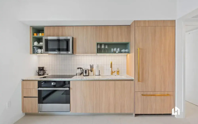 Stylish Apartments with Partial Ocean Views in Downtown