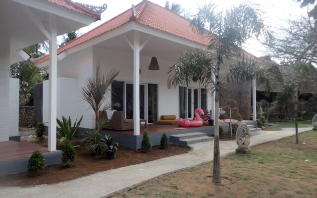 Mushroom Bay Villas Hut