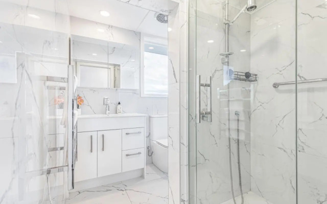 Freshly Renovated 3Br Ellerslie Home