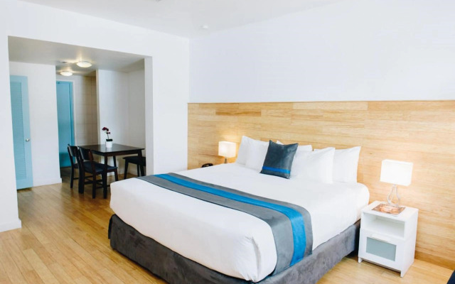 Aqua Hotel & Suites