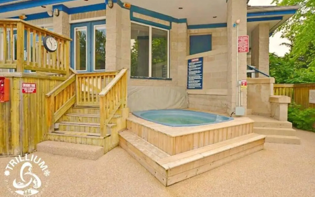 Steps to the Hill 1 Bedroom Wifi Crave TV