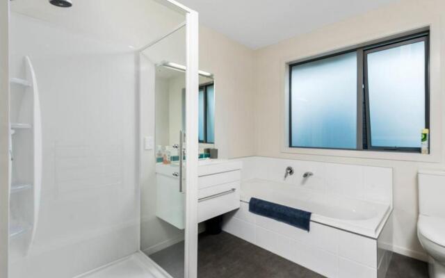 Pisa Oasis - Cromwell Holiday Home