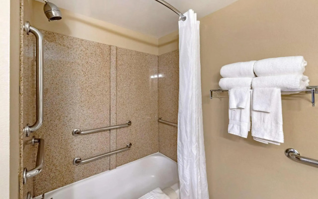 Comfort Inn & Suites Virginia Beach - Norfolk Airport