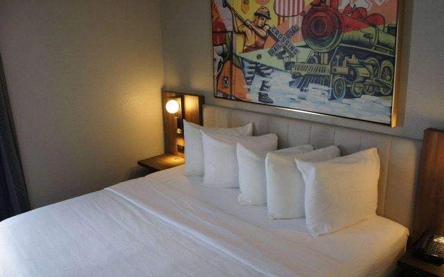 La Quinta Inn & Suites by Wyndham Memphis I-240