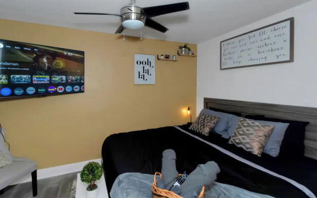 Spacious 3BR DTWN Condo with Pool