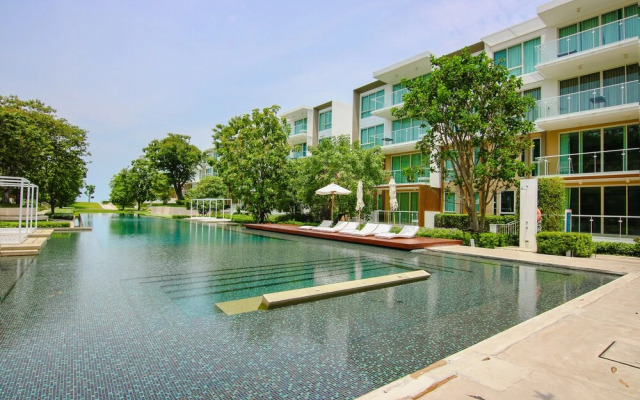 Hua Hin Luxury Beachfront Condo By Mon