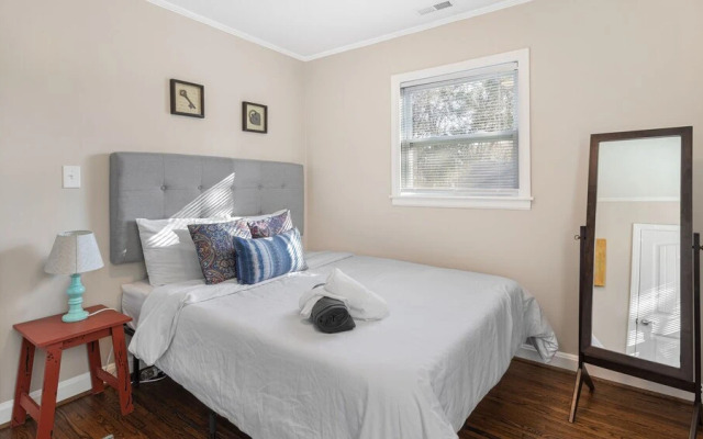 2 bedroom, Mockingbird Lane