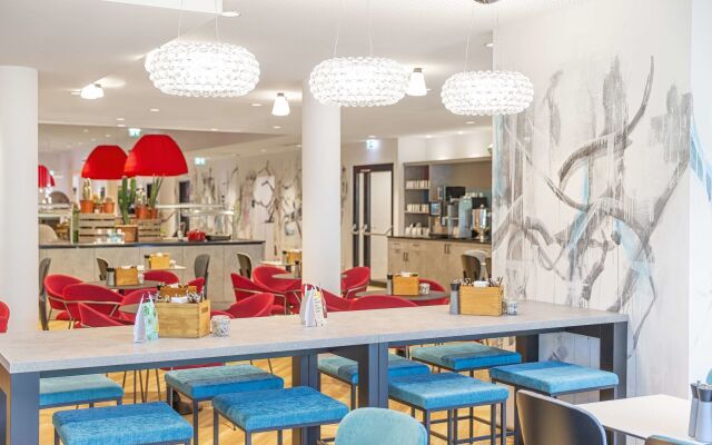 Holiday Inn — the niu, Franz Vienna