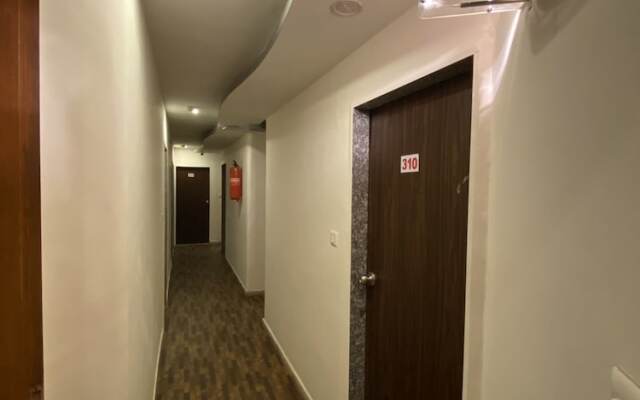 Oyo Flagship 36844 Riverfront