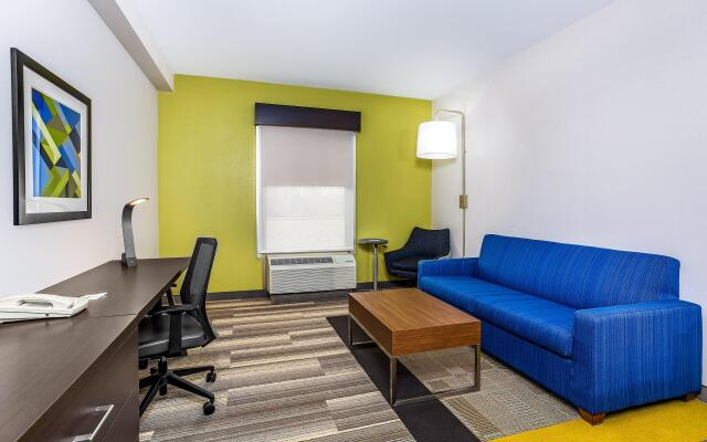 Holiday Inn Express & Suites Morristown by IHG