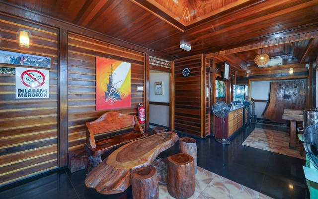 OYO 89976 Fins Hotel