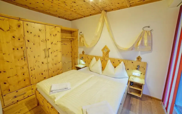 Holiday Home in Konigsleiten With Swimming Pool
